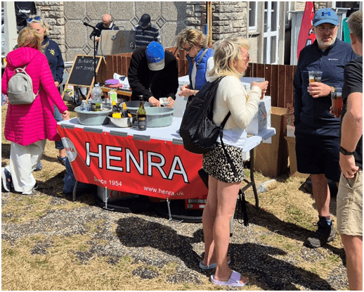 HENRA bar with banner